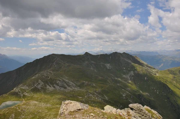 Peisaj Frumos Munți Mari Din Alpi Italia Sub Cerul Înnorat — Fotografie, imagine de stoc