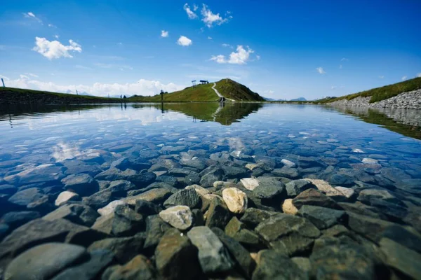 Озеро Прозрачной Водой Летний День — стоковое фото