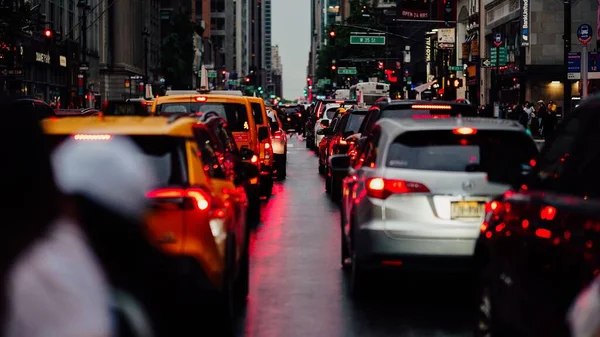Widok Między Pasmami Samochodów Nowym Jorku — Zdjęcie stockowe