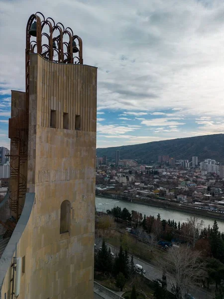 Вертикальный Кадр Дворца Ритуалов Облачным Небом Тбилиси Грузия — стоковое фото