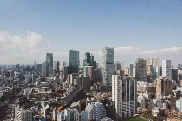 日本东京的一座充满噪音的建筑物的空中拍摄 — 图库照片