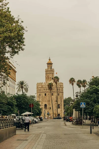 Egy Függőleges Felvétel Torre Del Oro Katonai Őrtoronyról Sevillában Spanyolországban — Stock Fotó