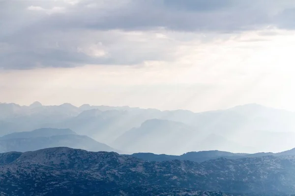 보이는 산들의 실루엣 슈타인 목가적 오스트리아 — 스톡 사진