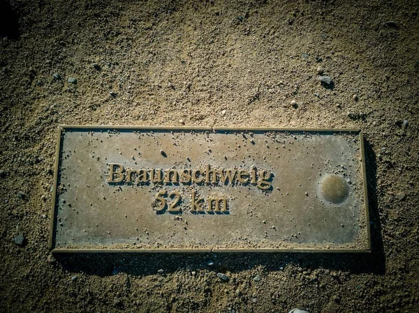 Metalowy Znak Wskazujący Braunschweig — Zdjęcie stockowe