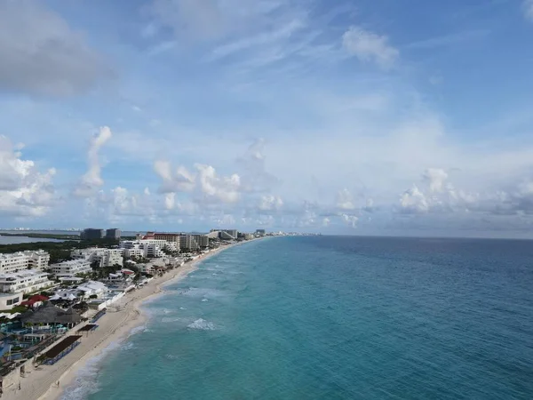 Zdjęcie Lotnicze Nadmorskiego Miasta Cancun Hotelami Kurortami Naprzeciwko Morza Meksyk — Zdjęcie stockowe