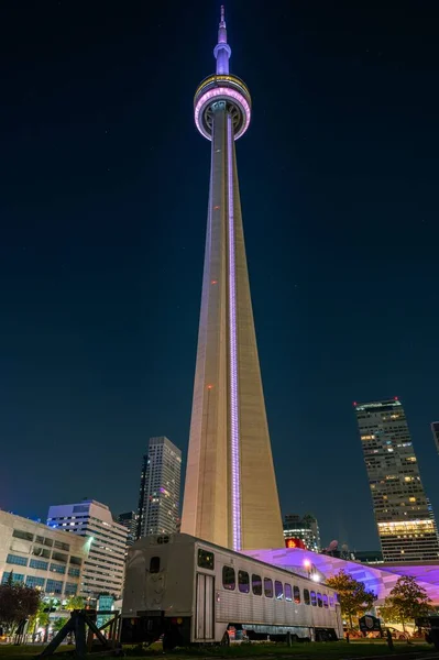 Вертикальный Снимок Городского Пейзажа Центре Торонто Tower Ночью Онтарио Канада — стоковое фото