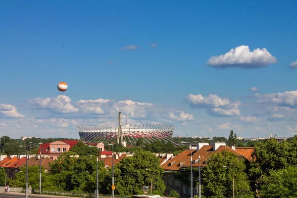 Στάδιο Pge Narodowy Και Ένα Μπαλόνι Στη Βαρσοβία Πολωνία — Φωτογραφία Αρχείου