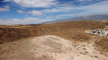 Tenerife Çölü 'nün havadan görünüşü, arka planda dağlar, Kanarya Adaları