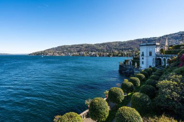 Stresa, Piedmont, İtalya 'da Maggiore Gölü manzaralı Isola Bella terası.