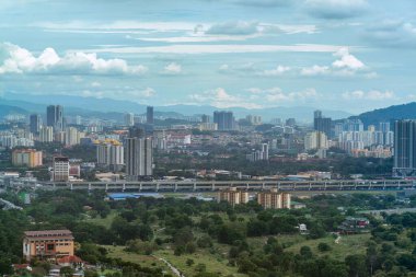 Kuala Lumpur, Malezya 'nın üzerinde mavi gökyüzü