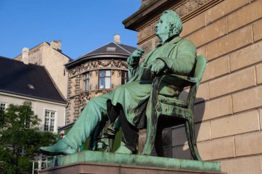 Kopenhag, Danimarka 'da şair Adam Oehlenschlager' in heykeli