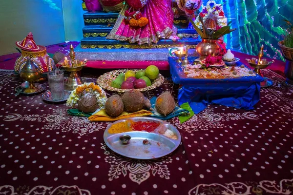 Ajándékok Egy Templomban Mumbaiban Indiában Kedvező Indiai Navratri Fesztiválon — Stock Fotó