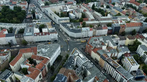 Een Luchtfoto Van Gebouwen Aan Kant Van Een Weg Berlijn — Stockfoto
