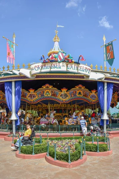 Una Hermosa Toma Del Carrusel Disneyland París Francia Día Soleado — Foto de Stock