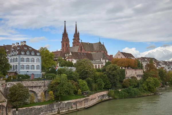 Uma Vista Catedral Basilea Suiza Partir Rio Rio — Fotografia de Stock
