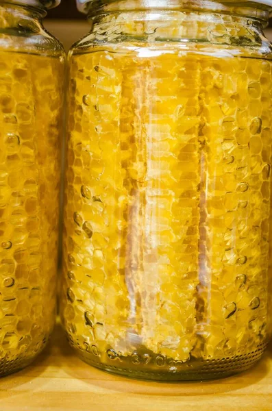 Plano Vertical Miel Panal Botellas Vidrio Empaquetadas Para Venta —  Fotos de Stock
