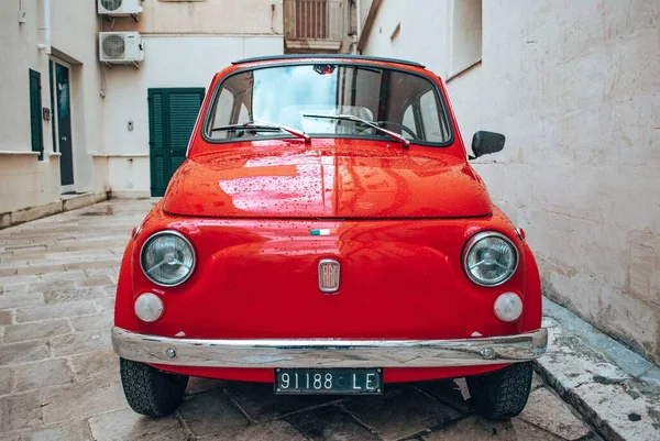 Vieux Fiat 500 Rouge Typique Vintage Garé Plein Air Près — Photo
