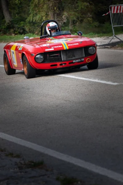 Червоний Автомобіль Встановлений Під Час Високошвидкісної Гонки Чемпіонату Італії Пезаро — стокове фото