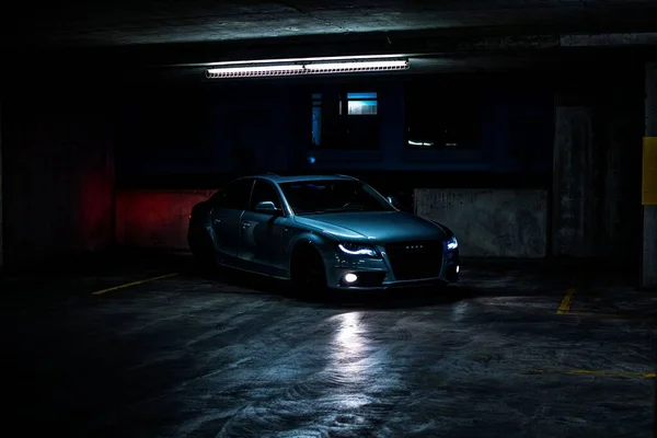 Vista Frontal Audi Numa Garagem — Fotografia de Stock