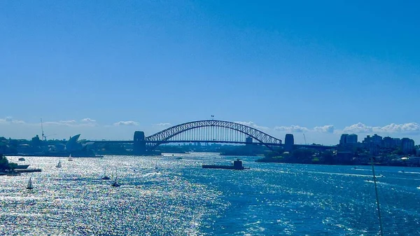 Een Schilderachtig Uitzicht Sydney Harbour Bridge Tegen Een Heldere Lucht — Stockfoto