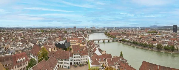 瑞士巴塞尔市和河流的全景 — 图库照片