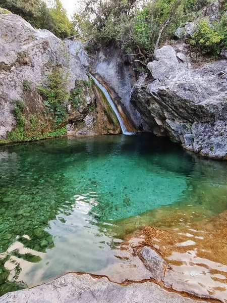 Vertical Shot Turquoise Waterfall Olympus — Stock Photo, Image