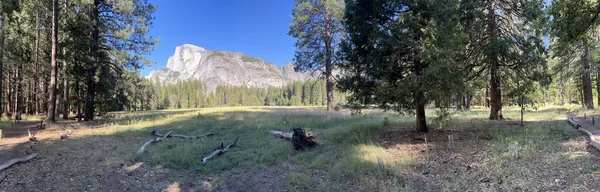 Uma Paisagem Half Dome Parque Nacional Yosemite Califórnia — Fotografia de Stock