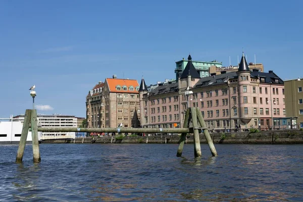 Piękne Ujęcie Historycznych Budynków Brzegu Rzeki Gota Alv Göteborgu Szwecja — Zdjęcie stockowe