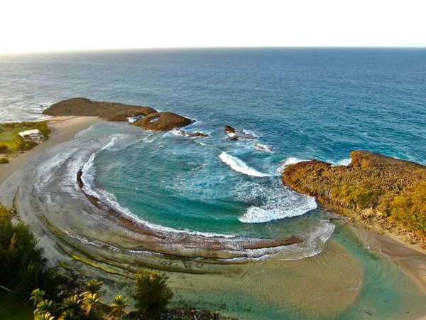 Вид Повітря Пляж Великими Каменями Хвилями — стокове фото