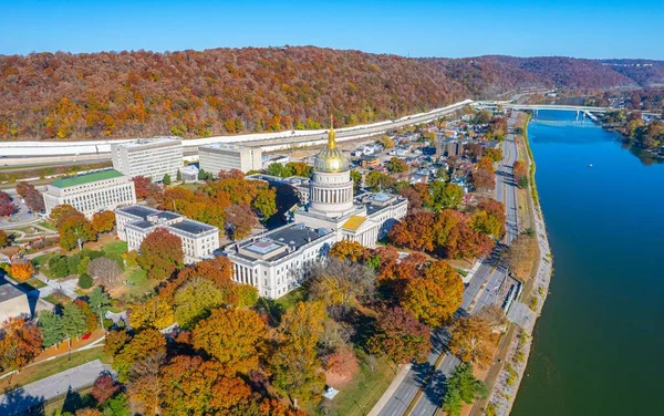 Letecký Pohled West Virginia State Capitol Building Centrum Charlestonu Podzimním — Stock fotografie