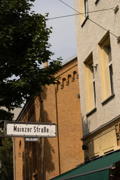 德国柏林Mainzer街一座建筑物的垂直截图 — 图库照片