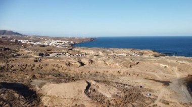 Kanarya Adaları, Tenerife 'nin arka planında Kanarya köyleri olan havadan çekilmiş bir fotoğrafı.