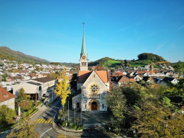 Wettingen 'deki St. Sebastian kilisesinin güzel bir manzarası.