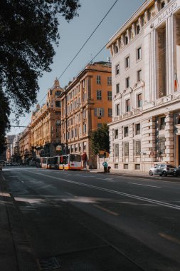 Cenova, İtalya 'da bir günün dikey çekimi şehrin günlük yaşamını gözler önüne seriyor.