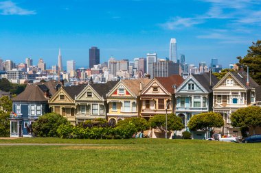 San Francisco 'nun Boyalı Kadınları Kaliforniya, ABD' de gün ışığında