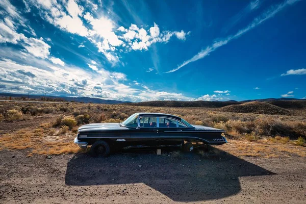Old Oldsmobile Car Nevada Desert Blue Sky Sunny Day — Stock Photo, Image