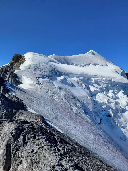 Ένα Κάθετο Πλάνο Της Κορυφής Κορυφογραμμή Του Όρους Ναού Banff — Φωτογραφία Αρχείου