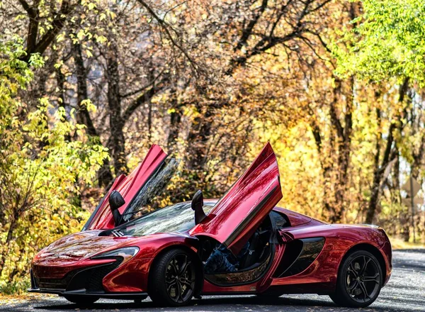 Red Mclaren 650S Exotic Car Autumn Forest Colorful Trees Back — Stock Photo, Image