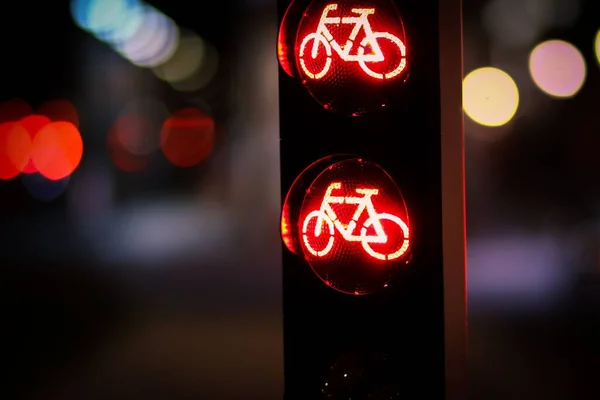 Nahaufnahme Einer Ampel Mit Fahrradsymbolen Bokeh Hintergrund — Stockfoto