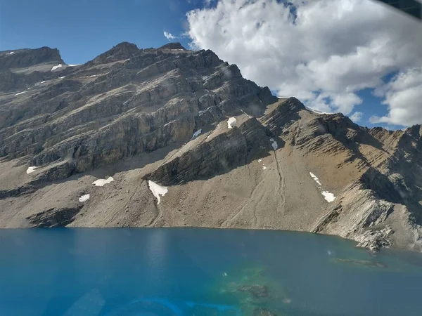 Una Hermosa Vista Del Agua Montaña Alberta Canadá —  Fotos de Stock