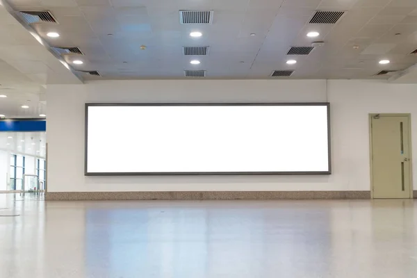 Длинный Белый Экран Местом Текста Стене — стоковое фото
