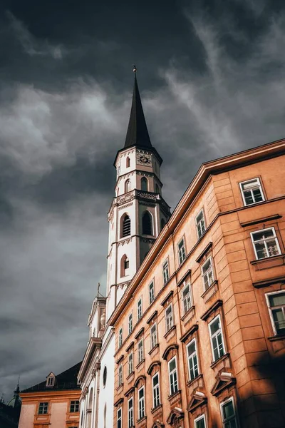 Uma Foto Vertical Igreja São Miguel Viena Áustria — Fotografia de Stock