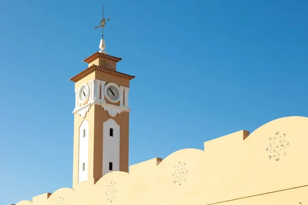Часовая Башня Фоне Голубого Неба — стоковое фото