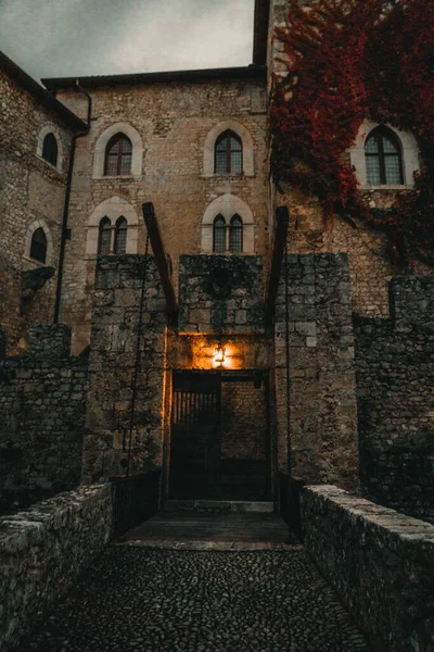 Vertical Entrance Old Medieval Castle Italy Living Wall — Stock Photo, Image