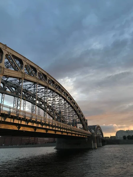 Vertikal Bild Bolsjeokhtinskij Bron Över Floden Solnedgången Sankt Petersburg Ryssland — Stockfoto