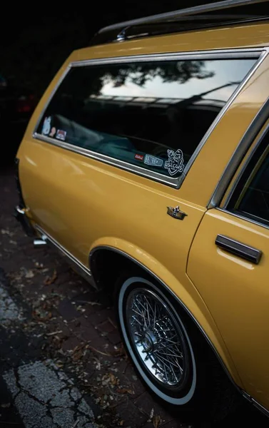 Eine Nahaufnahme Von Gelben Buick Modell Rückenteil — Stockfoto