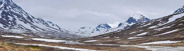 Eine Panoramaaufnahme Der Verschneiten Naturlandschaft Visdalen Tal Bei Piterstulen Jotunheimen — Stockfoto
