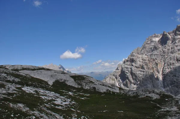 在瑞士的地平线上 西贝仁山脉的风景与蓝天相映成趣 — 图库照片