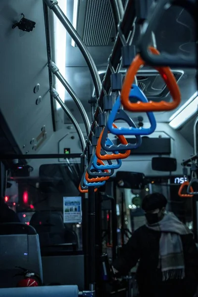 Vertikální Záběr Barevných Madel Autobuse — Stock fotografie