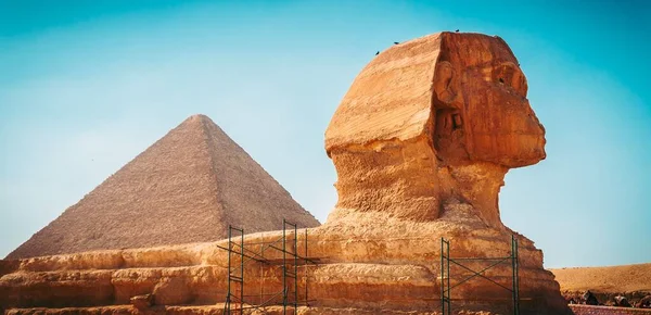 Αρχαία Σφίγγα Και Μεγάλη Πυραμίδα Της Γκίζας Στην Αίγυπτο — Φωτογραφία Αρχείου